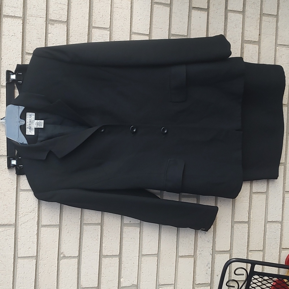Jones Wear/